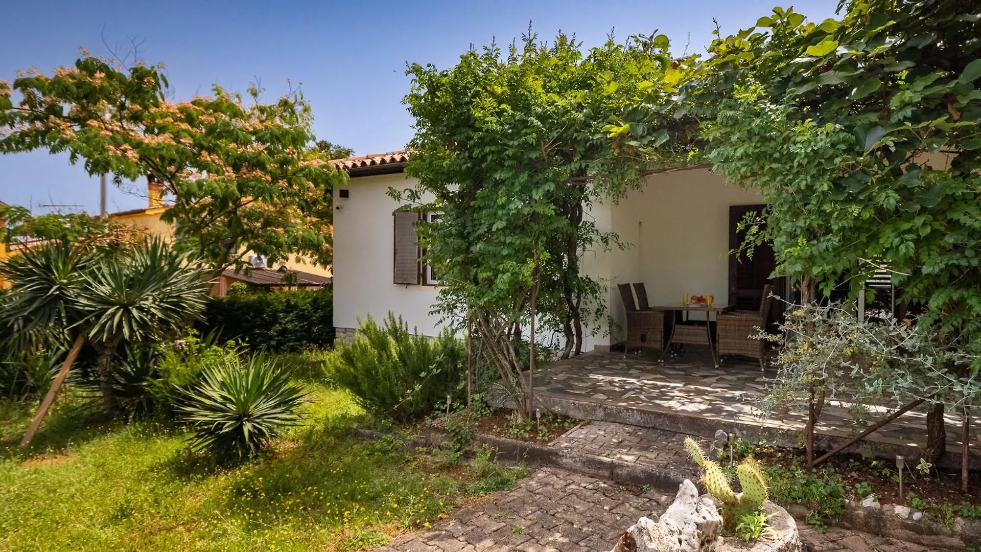 Beautiful Villa Casa Theresa With Grill In Porec Kadumi